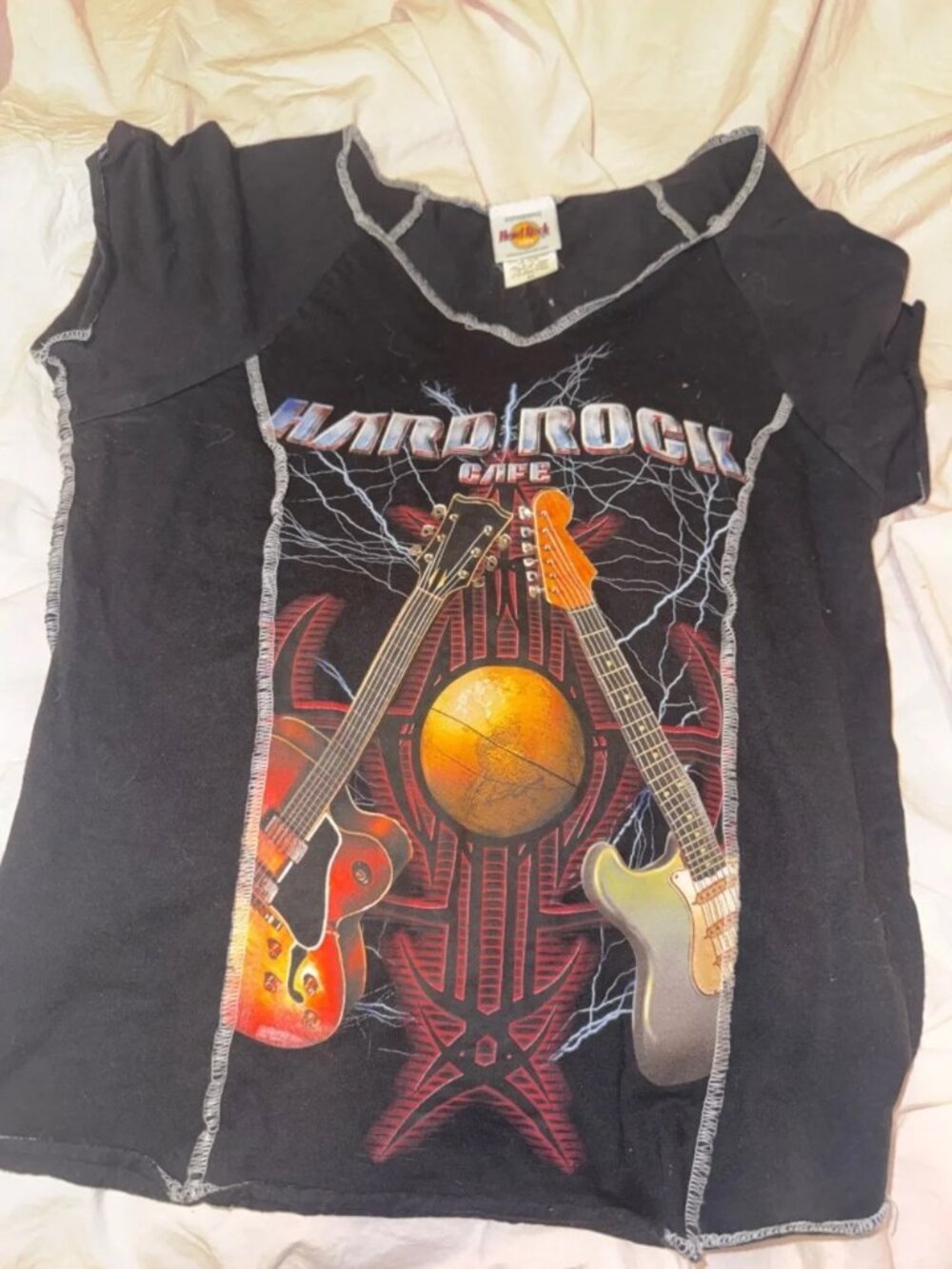 Hard Rock Cafe Montreal Vintage Short Sleeve Guitar Graphic Tee - Picture 4 of 4
